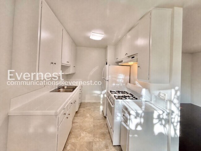 Photo - 1261 E 1st St Unidad Apartment 5