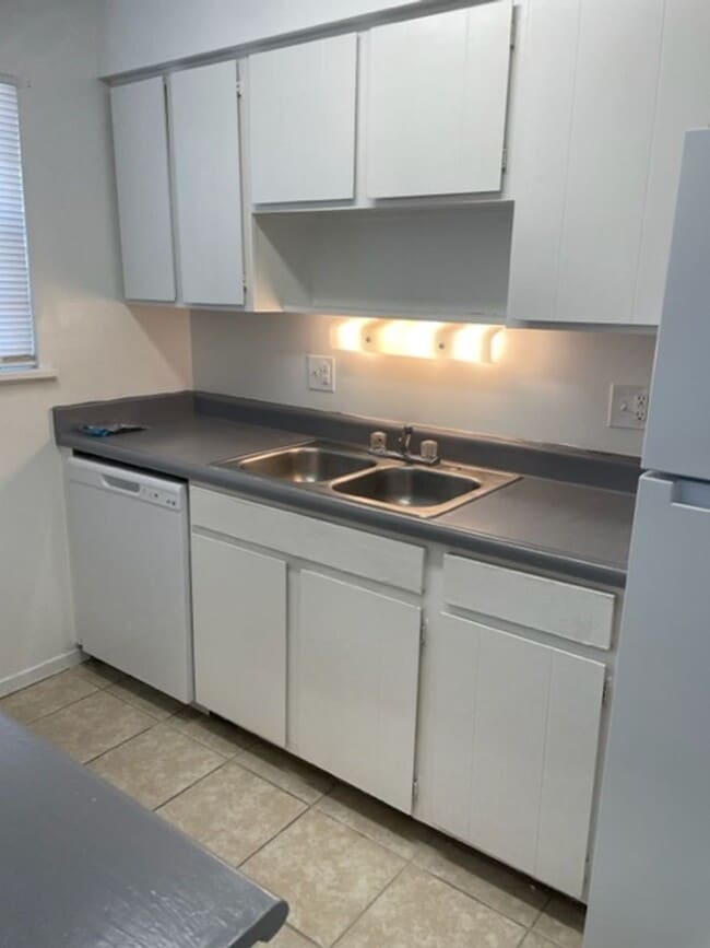 Photo - Large One Bedroom Condo Unit Q104