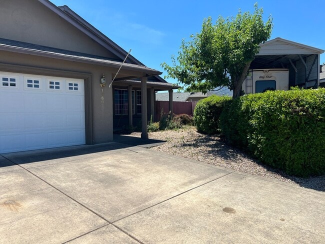 Building Photo - Quiet Neighborhood near Great Park!!
