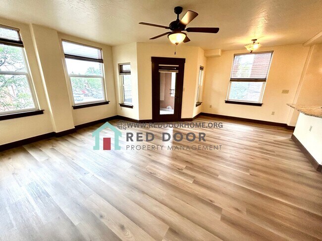 Building Photo - 503 1st Ave N Unit 205