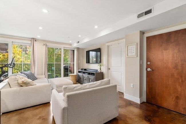 Photo - 64-66-66 Salem St Unit 4R