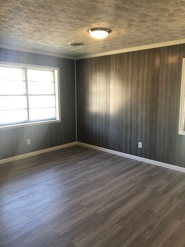 Photo - Renovated 3 Bedroom 1 Bath Home for Rent!