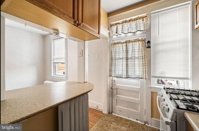 Building Photo - 139 E Plumstead Ave Unit B