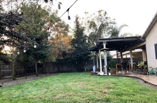 Photo - 1121 Oak Ave