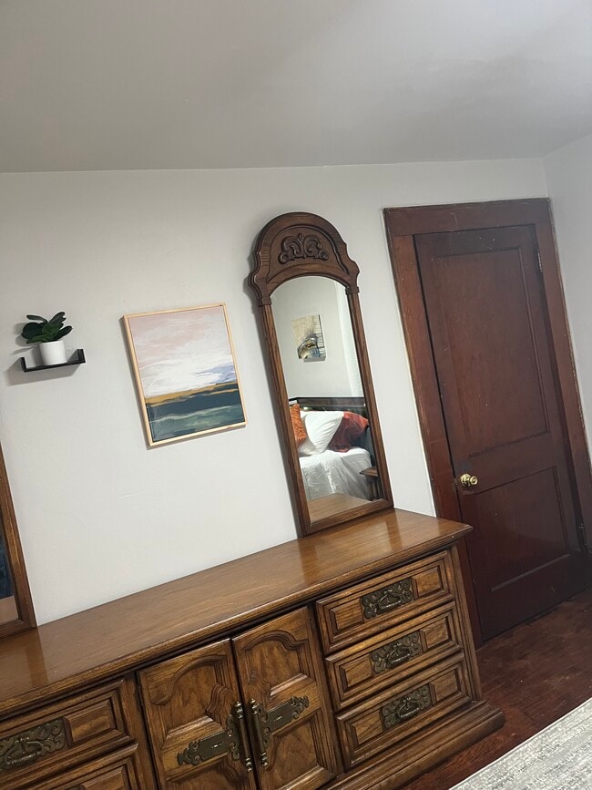 Photo - 212 Smith St