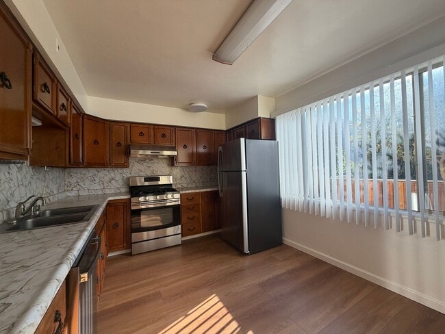 1247 Pacific Ave