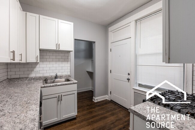 Photo - 1224 W Rosemont Ave Unit 1