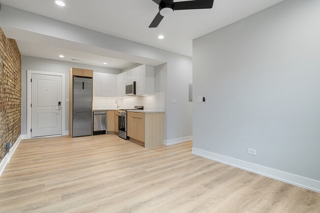 Photo - 1556 W Juneway Terrace Unit 3K