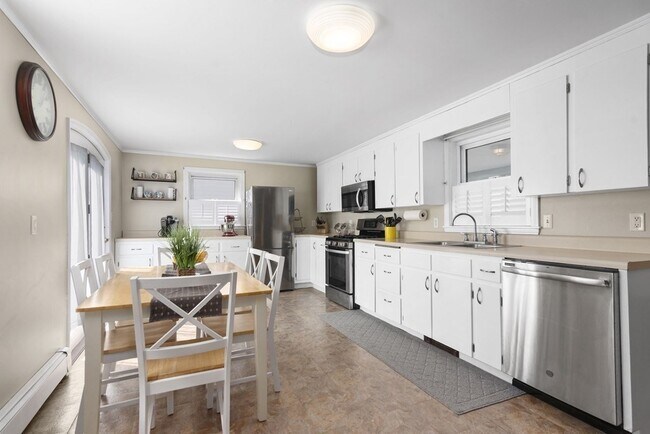 Photo - 28 Touraine Ave