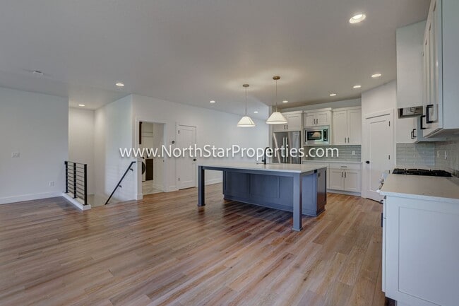 Photo - 2542 NW Marken St