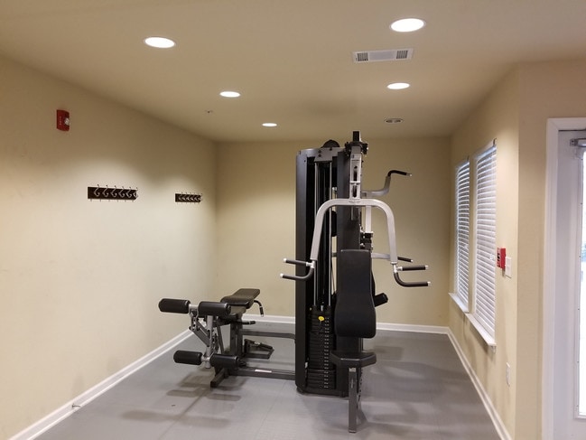 Dobbins Hill Fitness Center - Dobbins Hill Apartment Homes