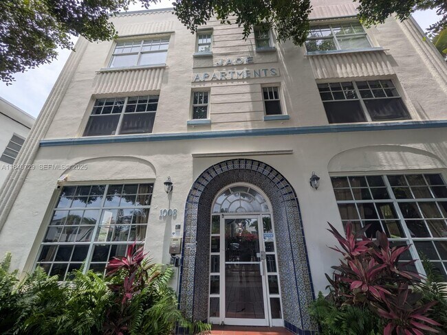 Building Photo - 1008 Jefferson Ave Unit 202