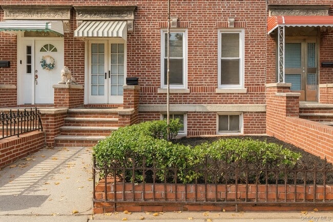 Building Photo - 47-18 39th Pl