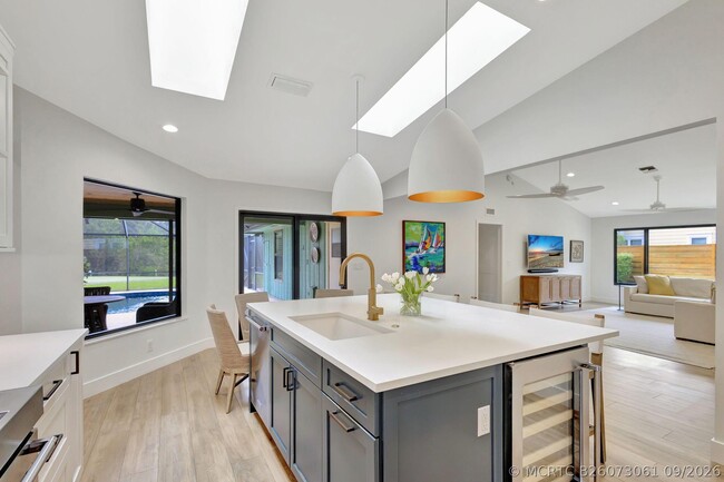 18246 River Oaks Cir