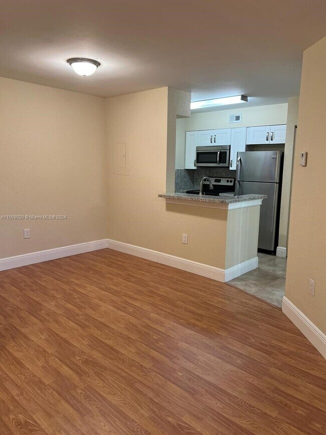 Photo - 2831 N Oakland Forest Dr Unidad 213