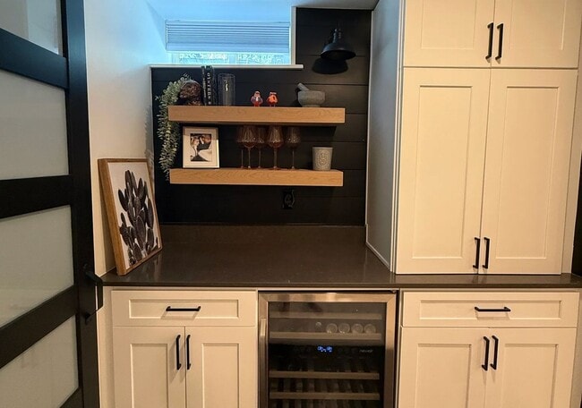 Photo - 740 Dahlia St