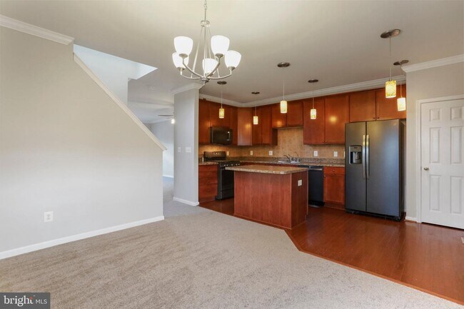 611 Hamilton Ct