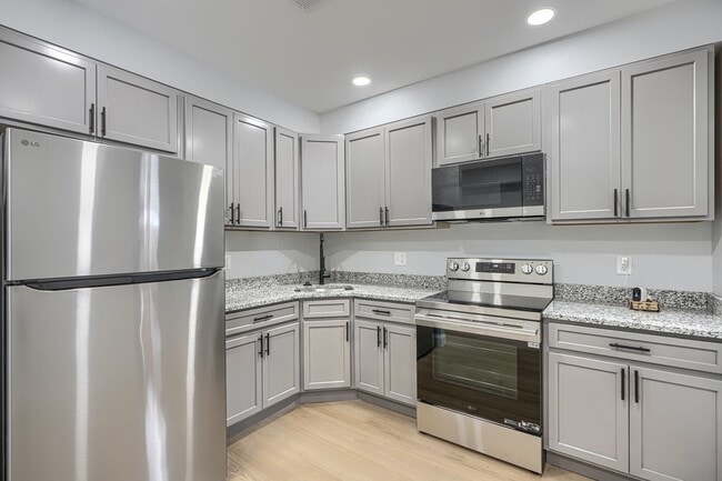 15 N Abington Ave
