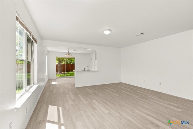 Photo - 112 James Lin Cir