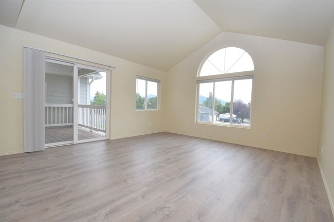 Photo - Beautiful 4 bedroom, 3 bathroom unit with attached garage! Unit 509