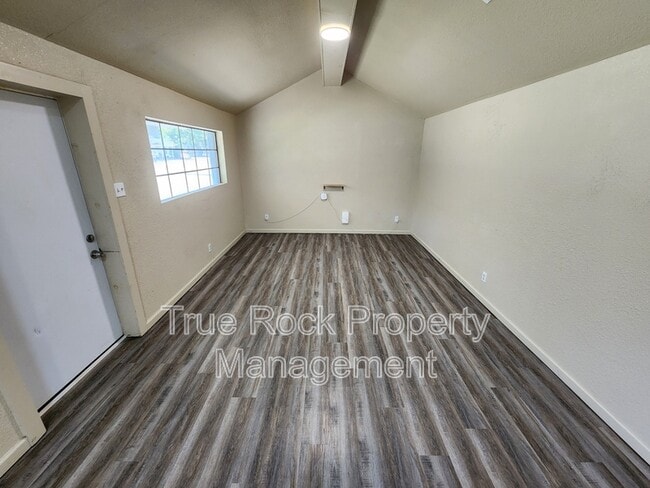 Photo - 902 W 14th St