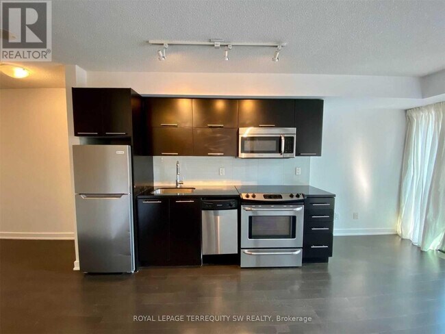 Photo - 126 Simcoe St Unit 613