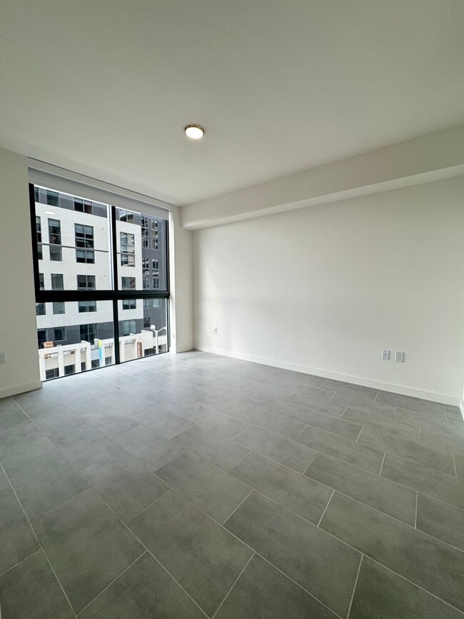 MASTER BEDROOM - 275 NE 18th St Unit PH-5