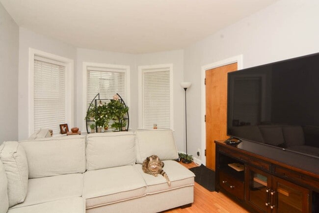 Photo - 1722 W Fletcher St Unit J06P