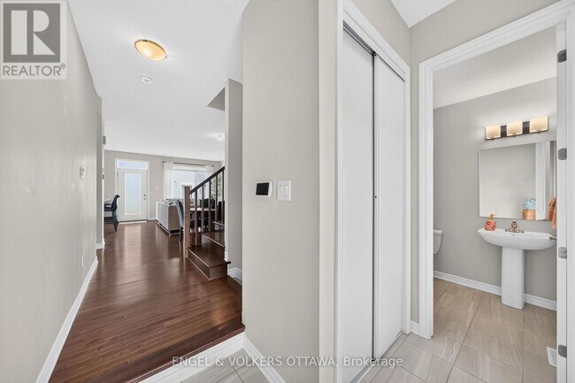 Photo - 33 Focality Cres