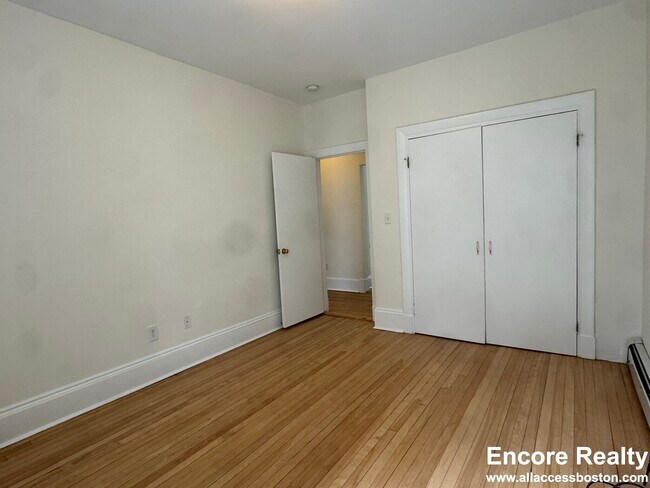 Photo - 1539 Beacon St Unidad 18