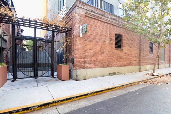 Building Photo - Spacious, Luxurious Modern 2 Bedroom, 2 Bathroom condo on the Top Floor of the Highly Desired Pla... Unit 4215