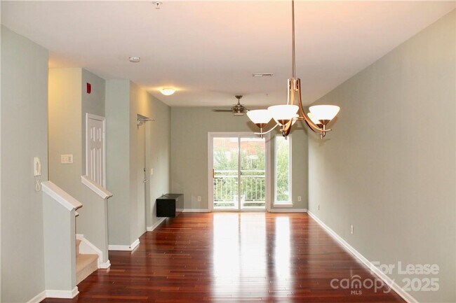 Photo - 625 Raphael Place