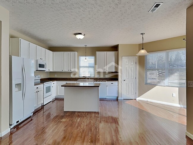 Photo - 9766 Soaring Breezes