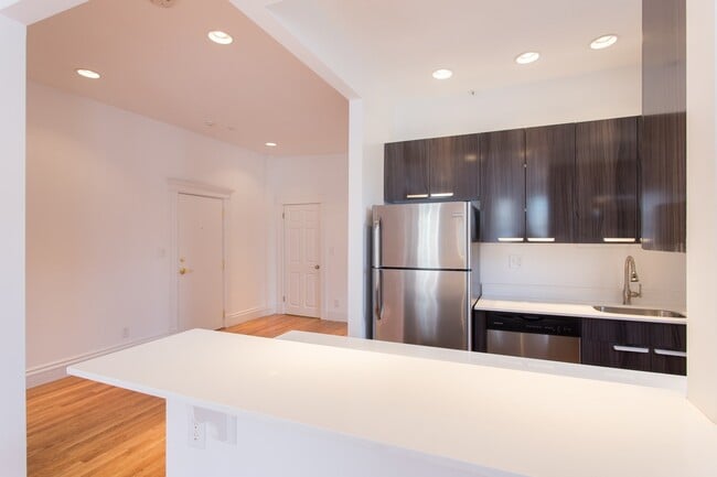 Renovated Kitchen - 16-40 Queensberry Street