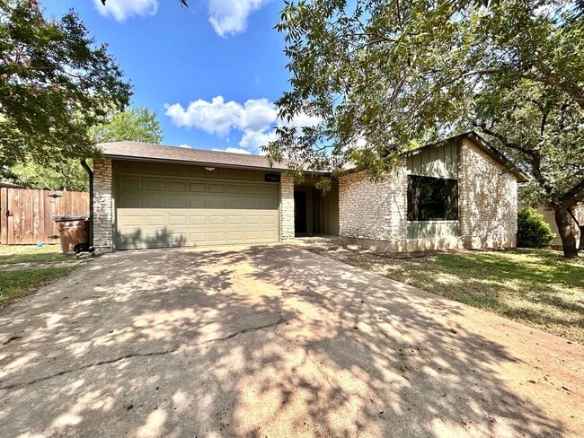Building Photo - Cozy 3-Bedroom, 2-Bath Home with Covered D...