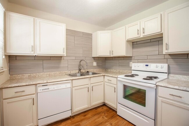 Photo - 1412 Hartford Rd