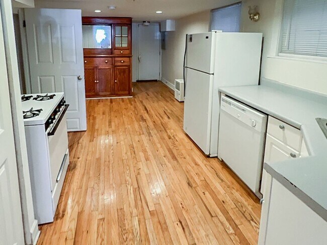 3309 N Southport Ave Unit G