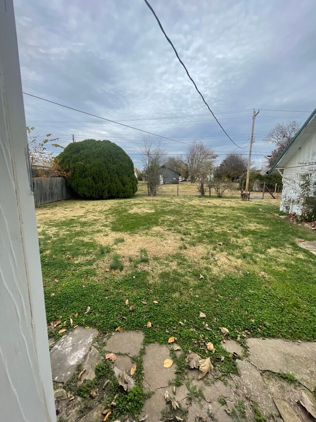 Photo - 808 E Oak St