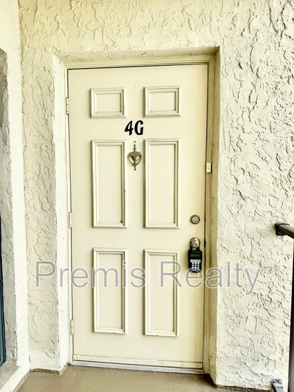 Building Photo - 2800 Cove Cay Dr Unit 4G - 1 Rental