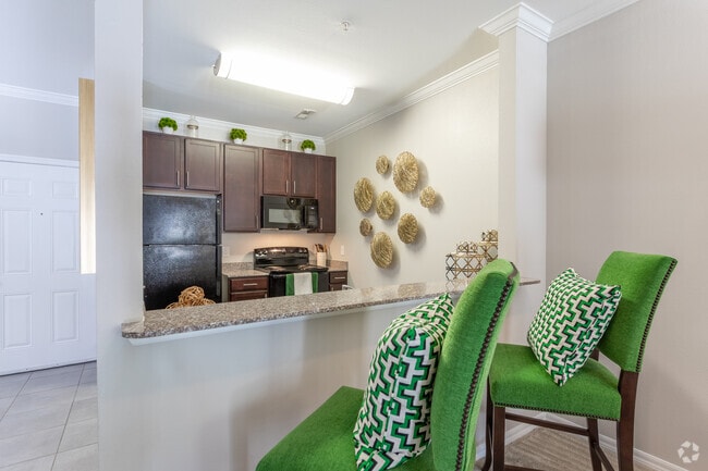 2BR, 2BA - 1,096SF - Breakfast Bar