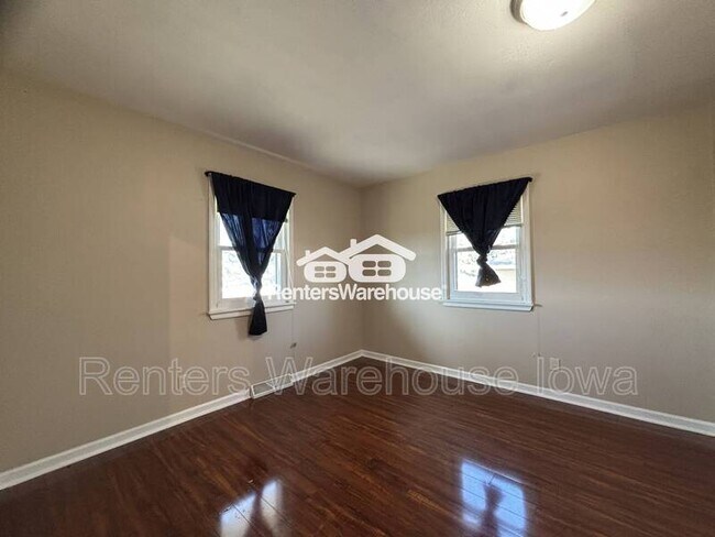 Photo - 410 SW Ordnance Rd