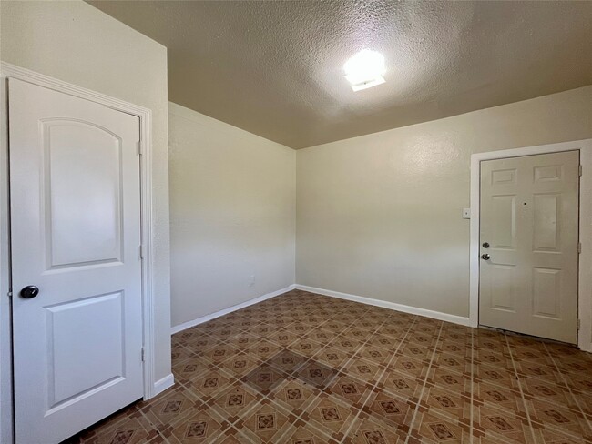 Photo - 2705 Lorraine St Unit 8