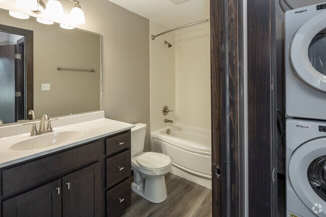 2BR, 2BA - 1,122 SF