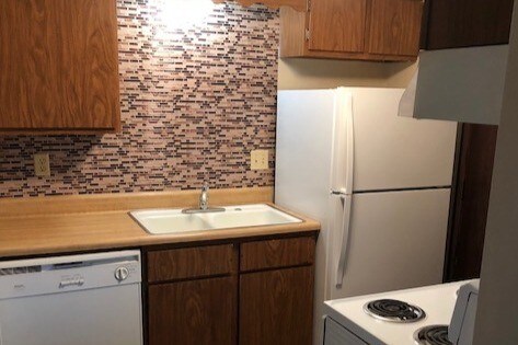 Kitchen - 3428 W Richwoods Blvd