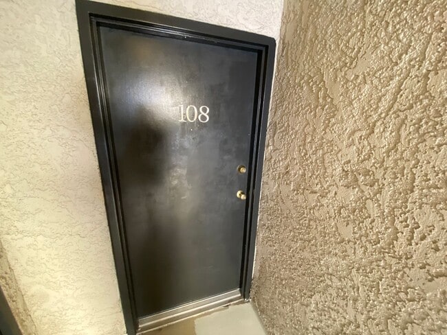 Photo - 3715 S Canfield Ave Unidad 108