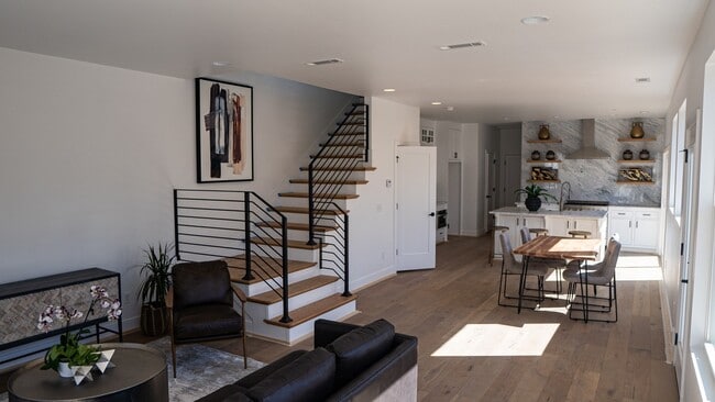 Photo - Hollywood Luxury Living