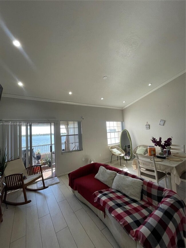 Photo - 2831 N Oakland Forest Dr Unit 304