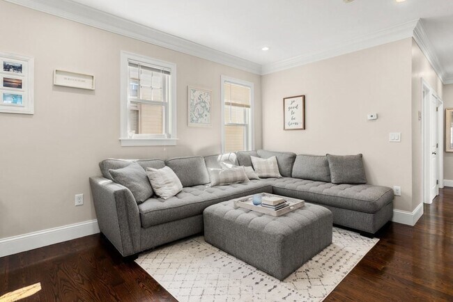 Photo - Amazing 3br/2ba with off-street parking in...