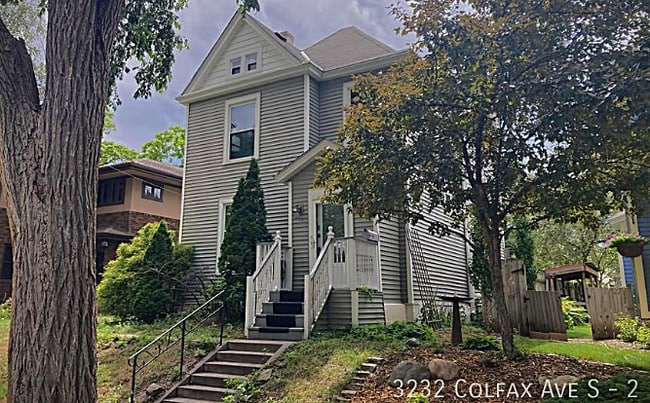 Building Photo - 4 bed with office, upper level Duplex pets... Unit #3 Rental