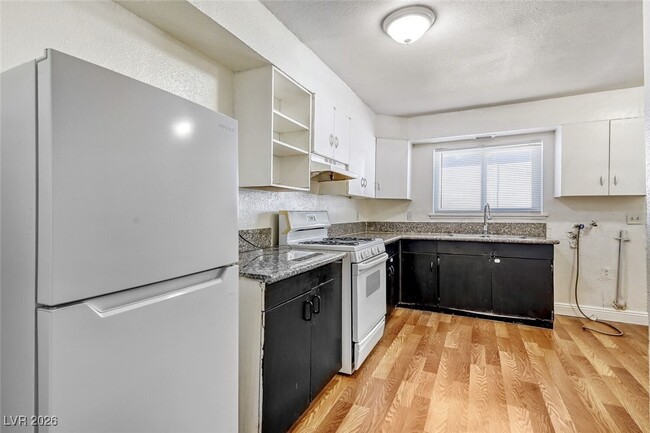 Photo - 214 George Pl